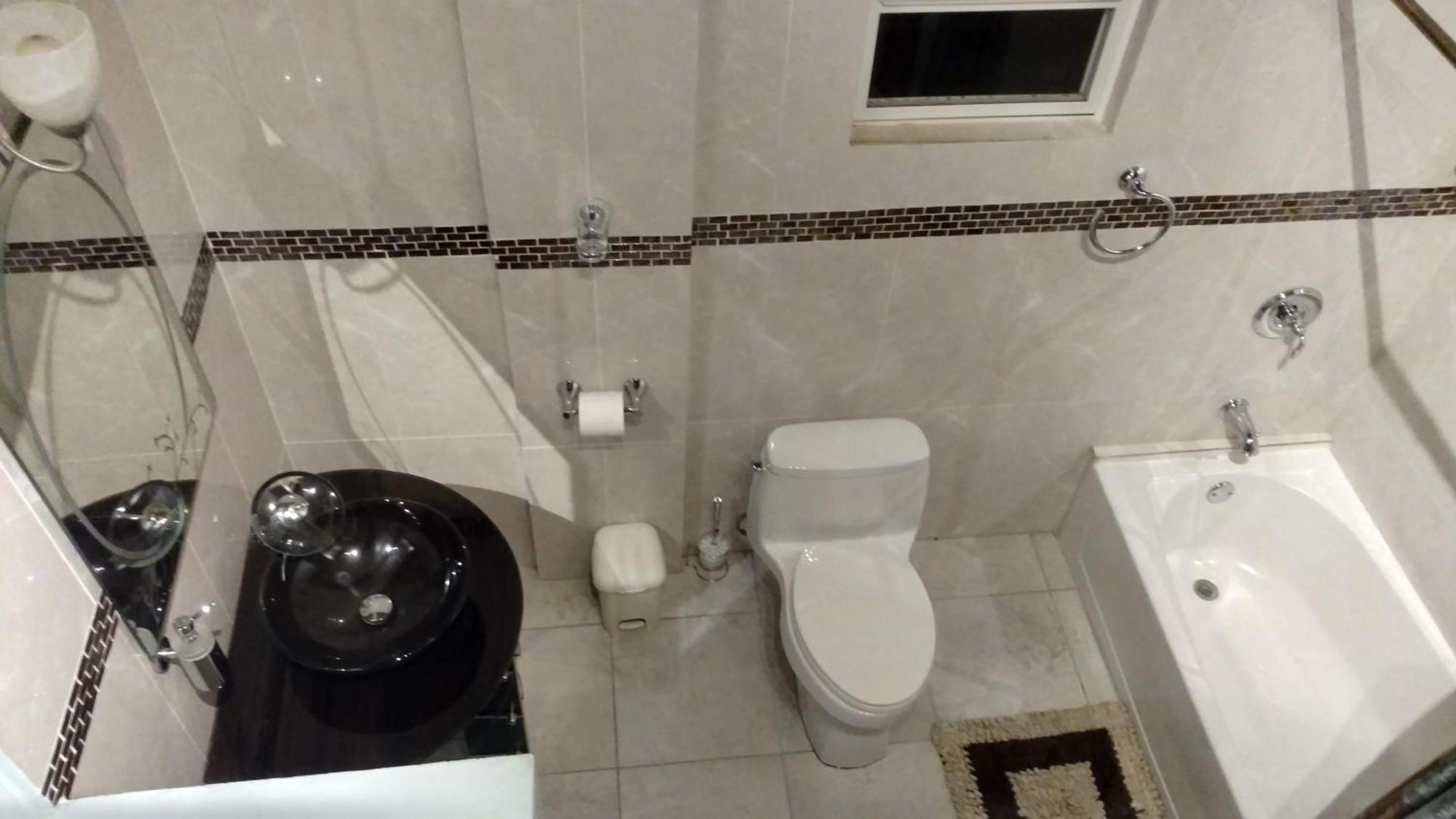 Zeus Estate Guesthouse St. John's 外观 照片